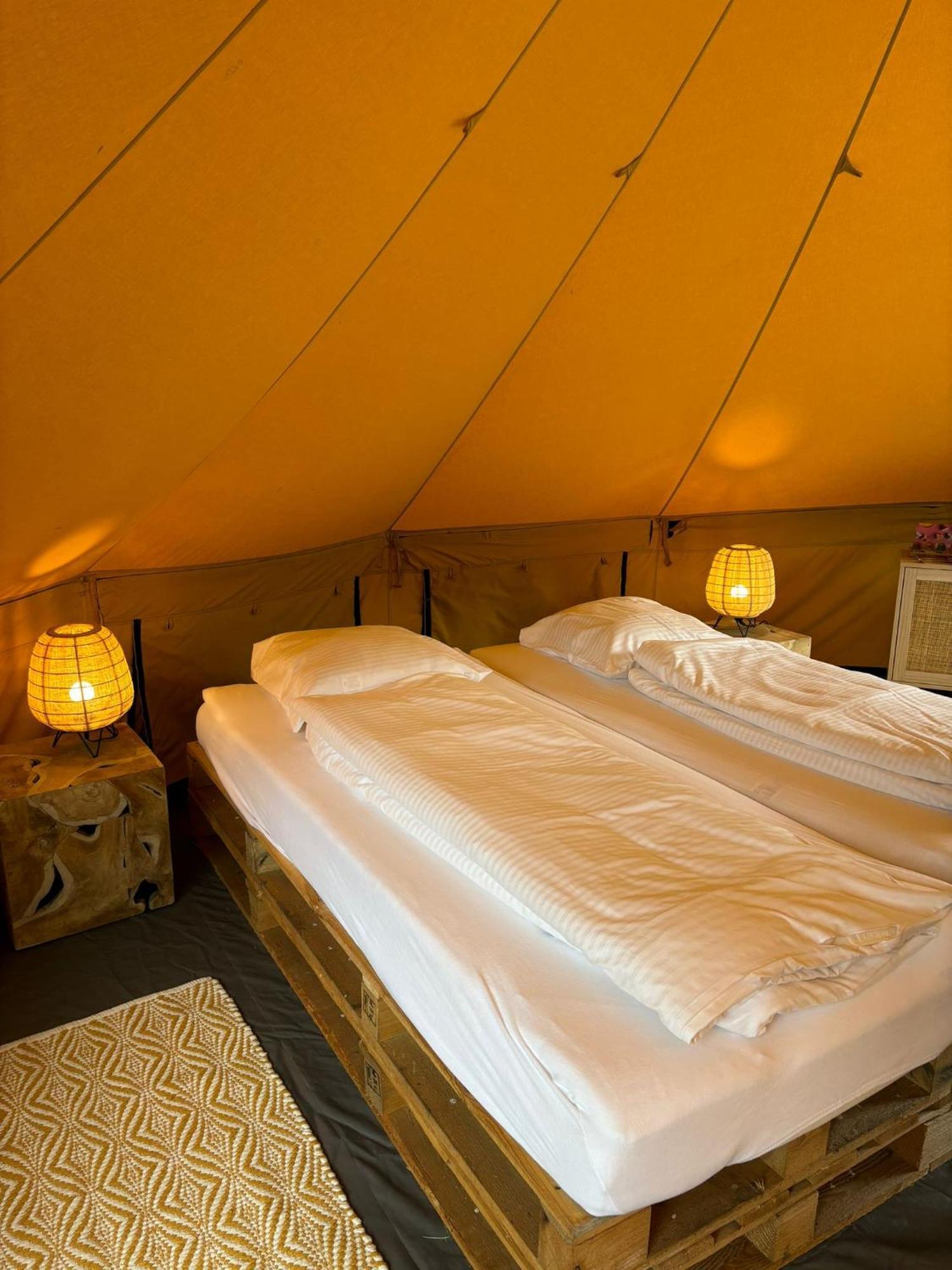 ホテル Glamping Bivak - Urban Gardens Gent エクステリア 写真